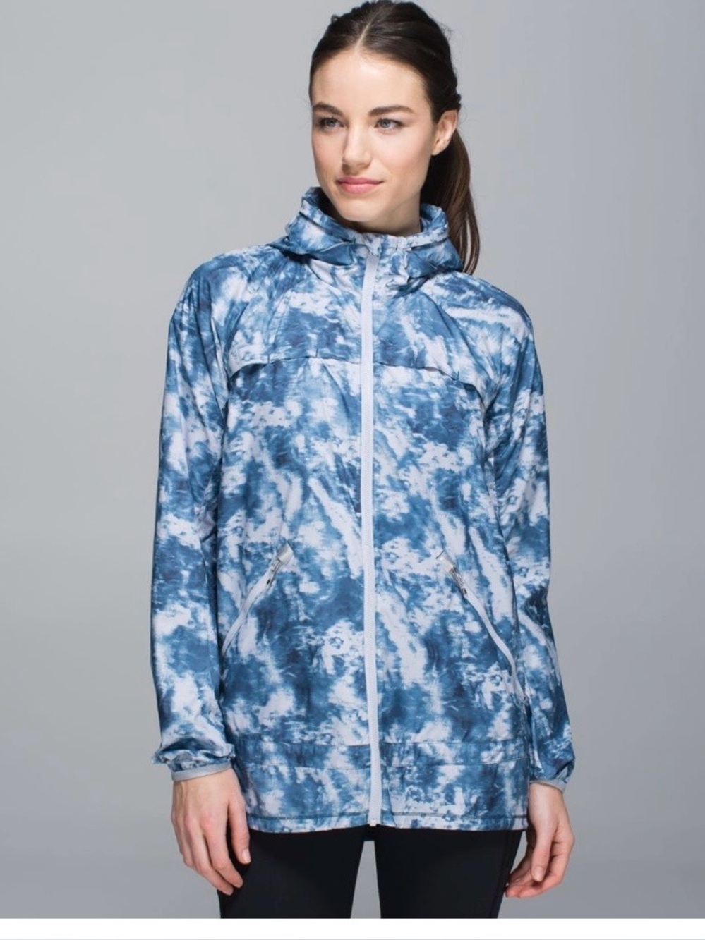 Lululemon miss misty jacket II sea side silver fox running hooded size 8